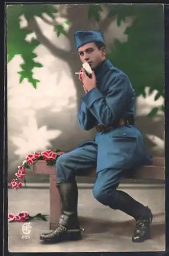 AK Uniformierter französischer Soldat mit Zigarette