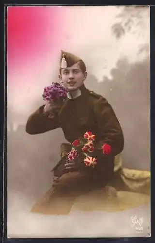 AK Junge in französischer Soldaten-Uniform mit Blumenstrauss