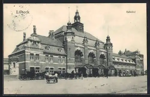 AK Lübeck, Bahnhof mit Pferdekutschen
