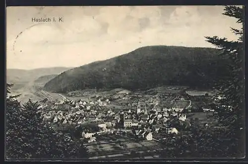AK Haslach i. K., Gesamtansicht mit Bergen aus der Vogelschau