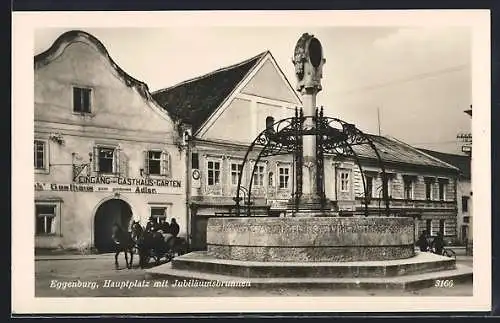 AK Eggenburg, Gasthaus zum goldenen Adler am Hauptplatz, Jubiläumsbrunnen