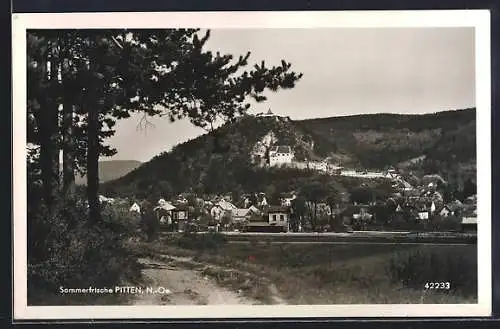 AK Pitten /N.-Oe., Ortsansicht mit Feldweg