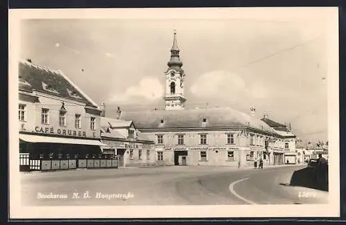 AK Stockerau /N. Ö., Hauptstrasse mit Cafe Gruber u. Gasthaus zum goldenen Strauss, Kirchturm