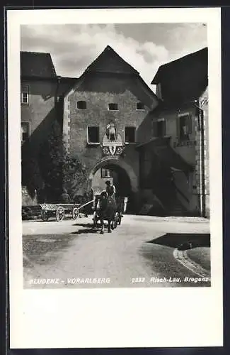 AK Bludenz /Vorarlberg, Strassenpartie mit Badhaus