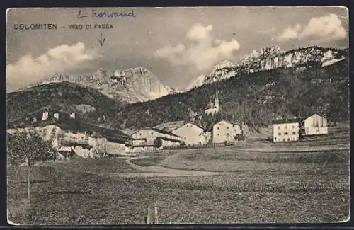 AK Vigo di Fassa, Ortsansicht mit Dolomiten-Gipfeln
