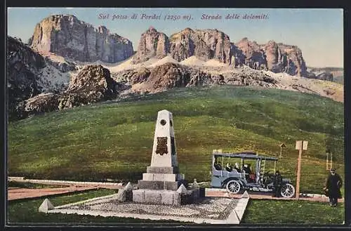 AK Pordoijoch, Obeliskendenkmal mit Omnibus, Dolomitenstrasse