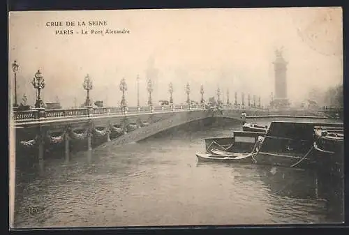 AK Paris, Crue de la Seine 1910, Le Pont Alexandre et bateaux inondés