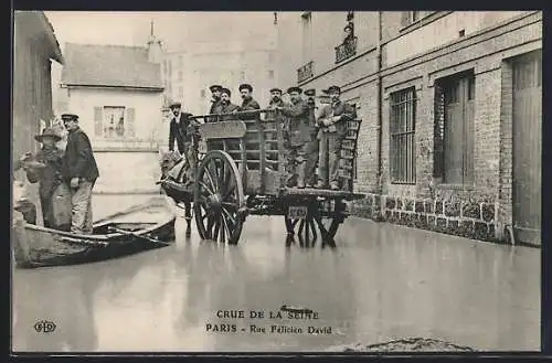 AK Paris, Crue de la Seine, Rue Félicien David avec charrette et habitants surélevés