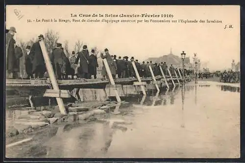 AK Paris, Le Pont à la Bûche, crue de la Seine 1910, pont de chevalet sur l`Esplanade des Invalides
