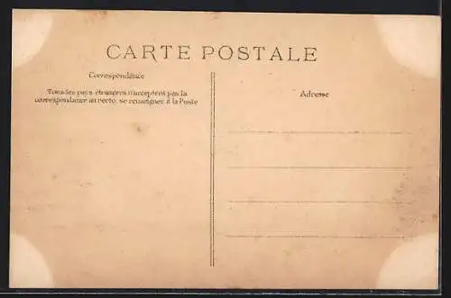 AK Paris, Crue de la Seine 1910, Rue des Chantres inondée et passants sur le trottoir