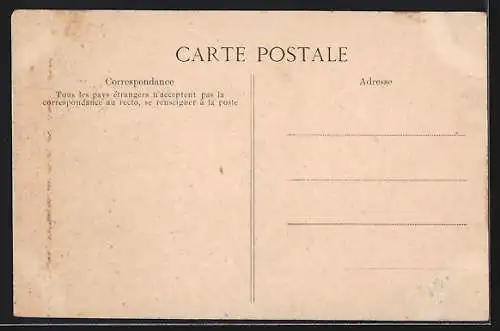AK Paris, Crue de la Seine avec vue sur la tour Eiffel et installations portuaires, 1910