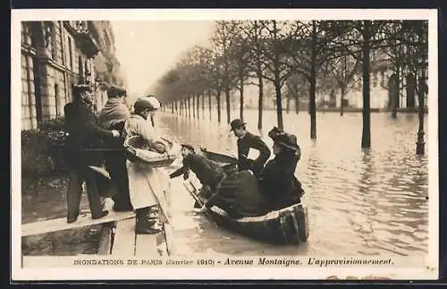 AK Paris, Inondations de 1910, Avenue Montaigne. L`approvisionnement