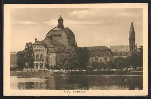AK Kiel, Blick auf das Stadttheater