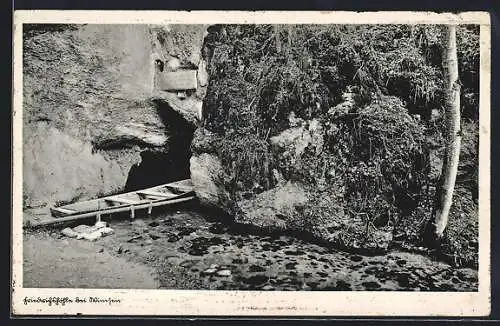 AK Wimsen, Eingang zur Friedrichshöhle mit Boot