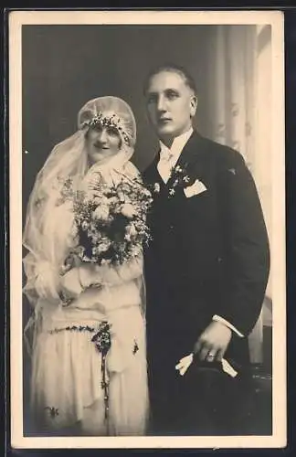 Foto-AK Porträt eines neu verheirateten Paares