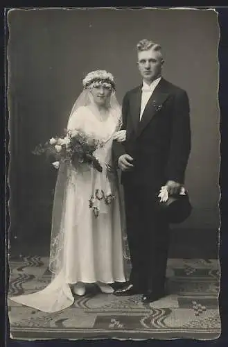 Foto-AK Junges Paar zu seiner Hochzeit