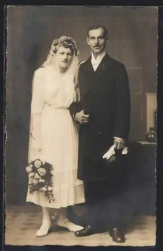 Foto-AK Braut und Bräutigam im Porträt