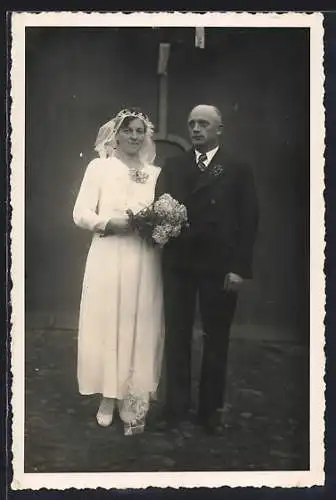 Foto-AK Braut und Bräutigam im Porträt