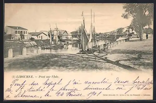 AK Libourne, Pont sur l`Isle avec voiliers amarrés et maisons en arrière-plan