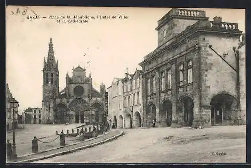 AK Bazas, Place de la République, l`Hôtel de Ville et la Cathédrale