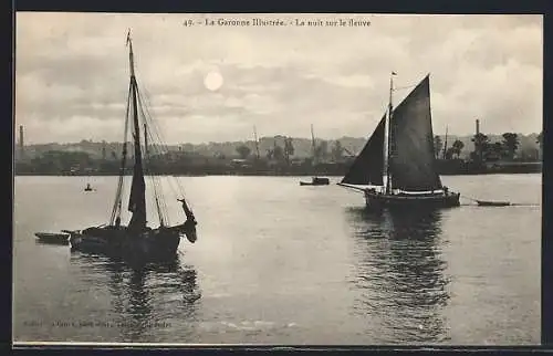 AK La Garonne, La nuit sur le fleuve avec voiliers et silhouette urbaine en arrière-plan