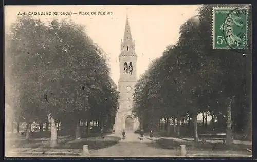 AK Cadaujac, Place de l`Église et allée arborée