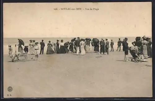 AK Soulac-sur-Mer, Vue de Plage avec Promeneurs élégants