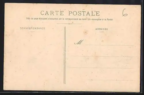 AK Soulac-sur-Mer, Vue de Plage avec Promeneurs élégants