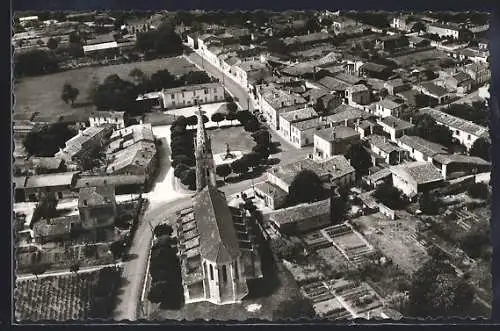 AK Queyrac, Vue aérienne du village et de l`église