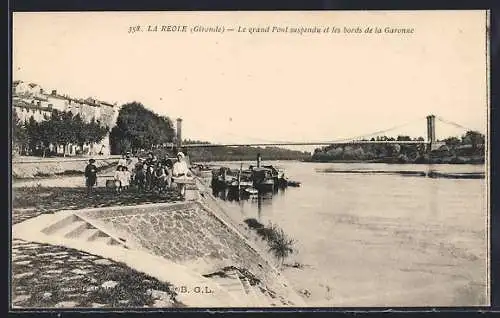AK La Réole, Le grand Pont suspendu et les bords de la Garonne