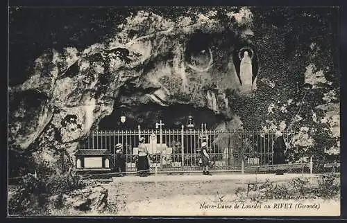 AK Rivet, Notre-Dame de Lourdes dans la grotte en Gironde
