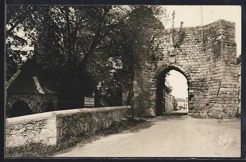 AK Sauveterre-de-Guyenne, Porte St Romain XIIIe s. (monument historique)