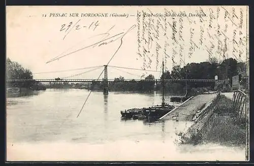 AK Pessac sur Dordogne, Le Pont et les bords de la Dordogne avec bateaux amarrés