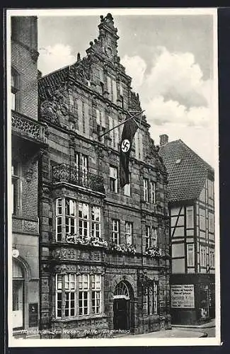 AK Hameln an der Weser, Rattenfängerhaus mit -Fahne