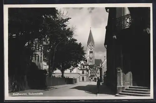 AK Kaufbeuren, Partie in der Sedanstrasse mit Blick auf die Kirche