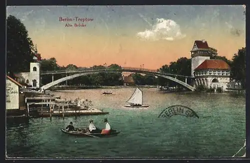 AK Berlin-Treptow, Alte Brücke mit Booten