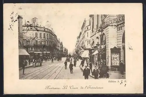 AK Bordeaux, Le Cours de l`Intendance avec passants et commerces