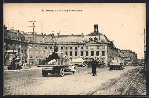 AK Bordeaux, Place Bourgogne animée avec charrettes et passants