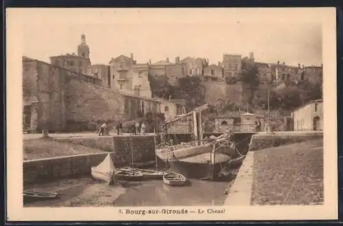 AK Bourg-sur-Gironde, Le Chenal et les bateaux amarrés
