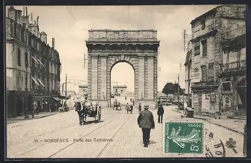 AK Bordeaux, Porte des Salinières avec passants et charrettes