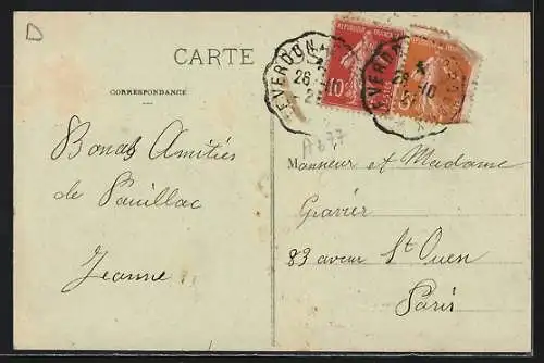 AK Pauillac, Rue Richelieu avec vue sur l`église et scène de rue animée