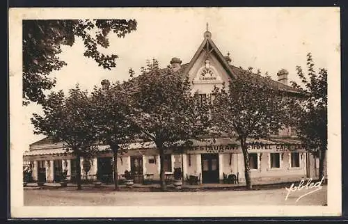 AK Gujan-Mestras, Hôtel Landais entouré d`arbres