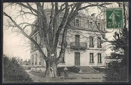 AK Gradignan, Château Poumey avec grand arbre devant l`entrée