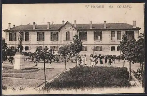 AK Saint-André-de-Cubzac, Vue de l`école et statue dans le jardin