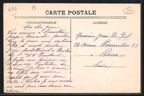 AK Sauveterre-de-Guyenne, Place de l`Hôtel-de-Ville avec arcades et tour historique
