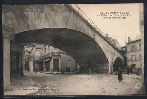 AK La Réole, Le Viaduc du Chemin de Fer entre les deux Tunnels