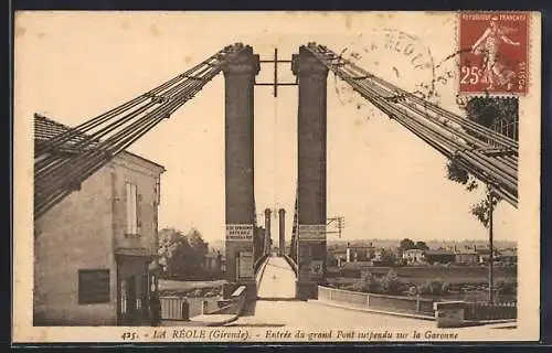 AK La Réole, Entrée du grand Pont suspendu sur la Garonne