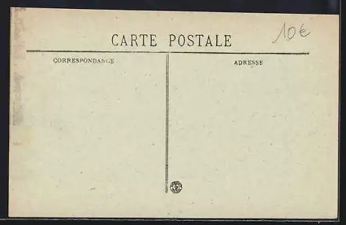 AK Sainte-Foy-la-Grande, La Halle animée avec des habitants et un cheval