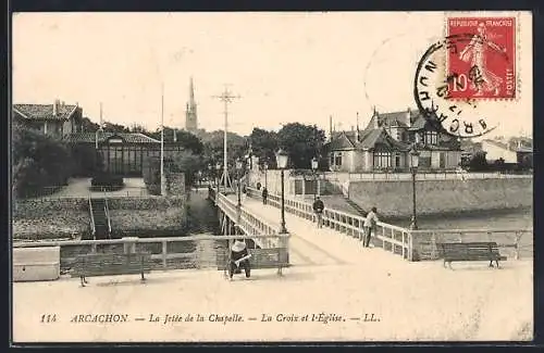 AK Arcachon, La Jetée de la Chapelle, La Croix et l`Église