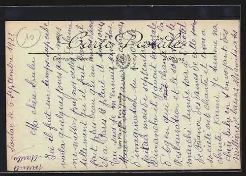 AK Soulac-sur-Mer, Rue du Prince Noir avec bâtiments élégants et passants